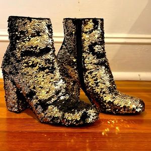 Steve Madden sequin gold & black boots